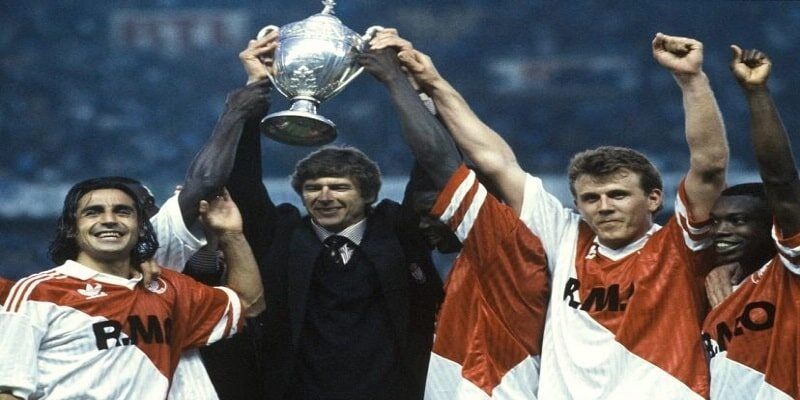 Những thành công đầu tiên từ Pháp đã đặt nền móng cho Arsene Wenger